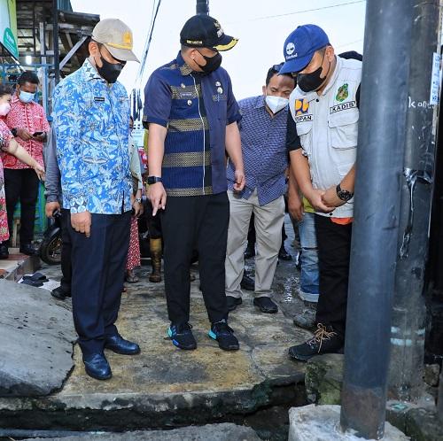 Bobby Nasution Tinjau Drainase Di Jalan Bajak II, Keluhan Warga Langsung Ditindaklanjuti